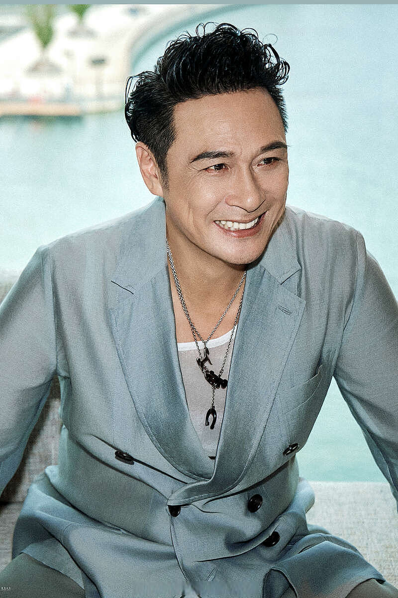 63岁吴镇宇刷老年卡被疑冒领,掏身份证后全场懵了(组图) - 5
