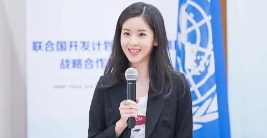 嫁给刘强东10年，章泽天面相大变（组图） - 13