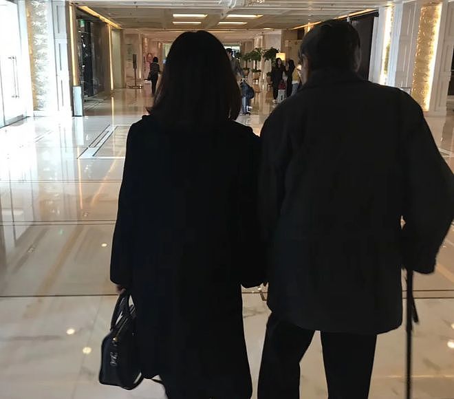 翁帆已经打扫整理完旧居：和杨振宁的结婚照最显眼（组图） - 4