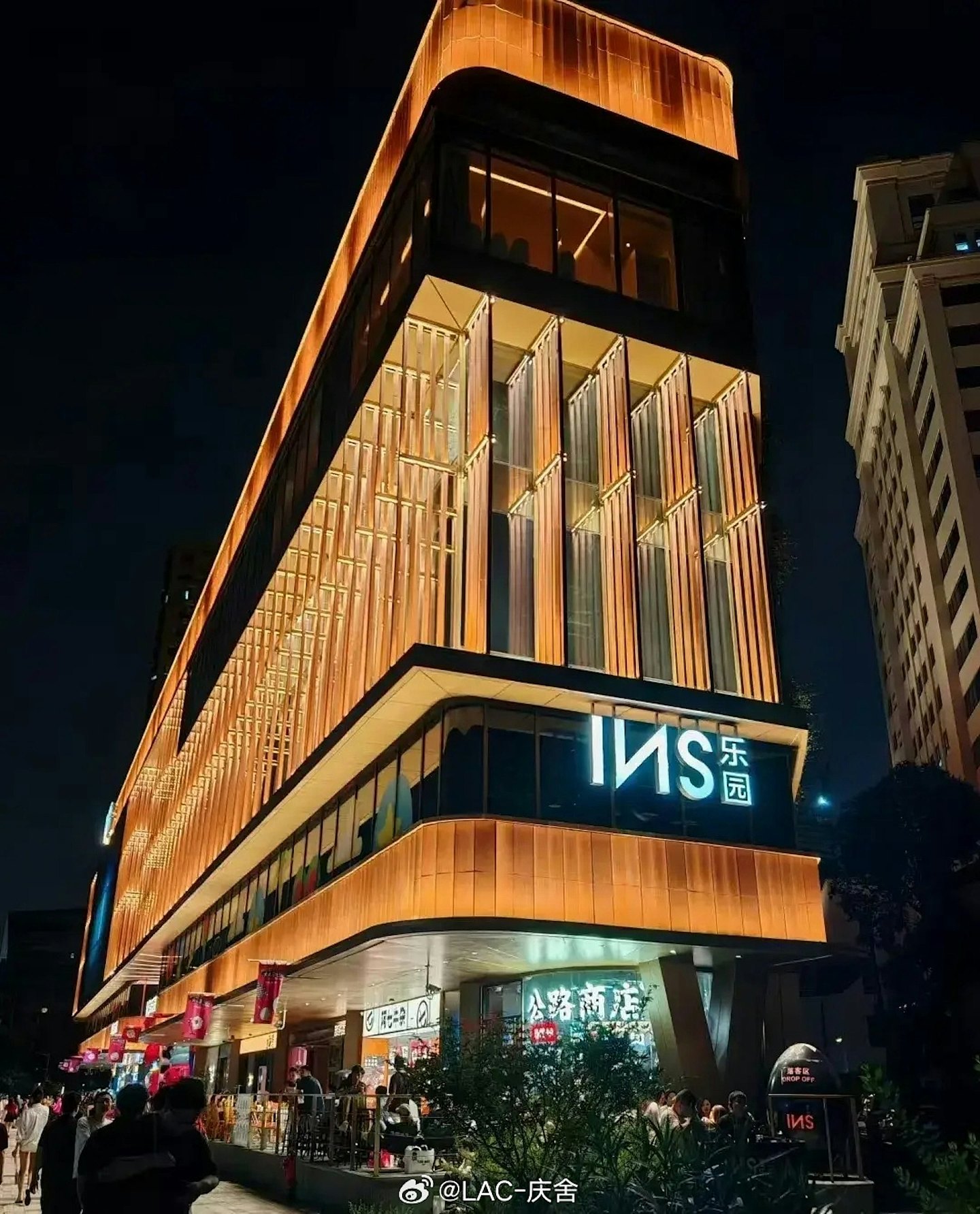 上海夜店提供现场登记结婚?网民:为了结婚率不择手段(视频/组图) - 1
