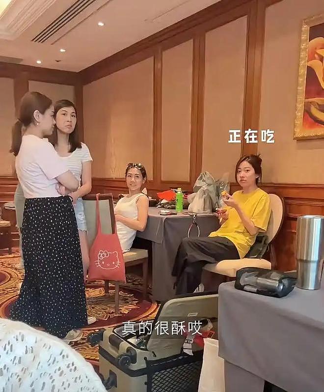 窦骁否认婚变后首现身，状态很好露开心笑容，手戴结婚戒指超抢镜（组图） - 16