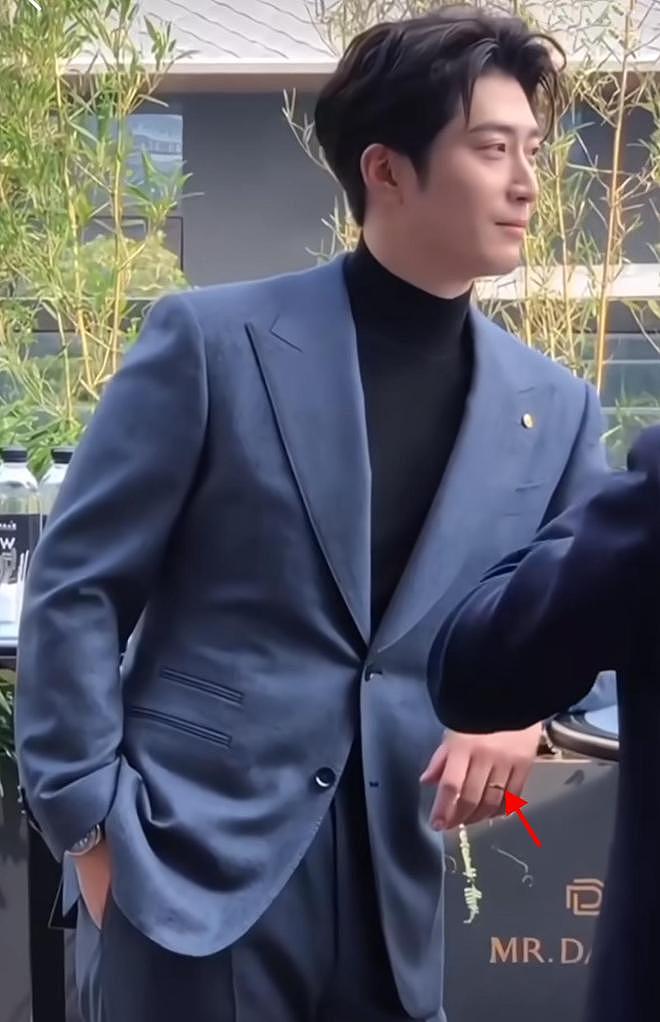 窦骁否认婚变后首现身，状态很好露开心笑容，手戴结婚戒指超抢镜（组图） - 13