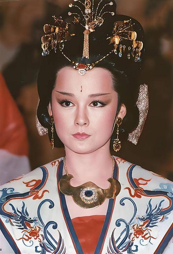 香港著名男星再婚娶小19岁妻子,猝死在拍戏现场(组图) - 6