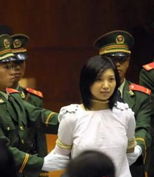 20岁美女肢解人妻抛珠江，闻判死惨笑哼名曲（组图） - 2
