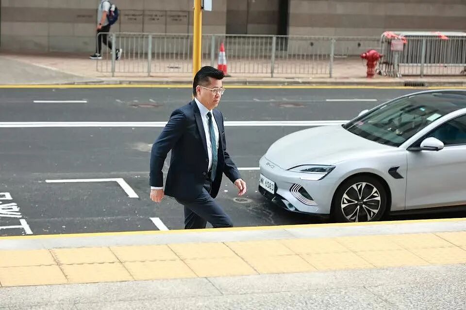 TVB前港姐被家暴恐吓,女儿发文控诉富豪爸爸,二人正办离婚(组图) - 8