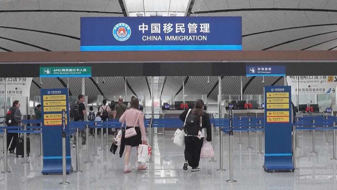 大批印度人盯上中国了！当街小便，地铁上吃手抓饭，扰民，卫生问题堪忧；更有印度博主自曝：“学历不高，也能合法留在中国”！（组图） - 12