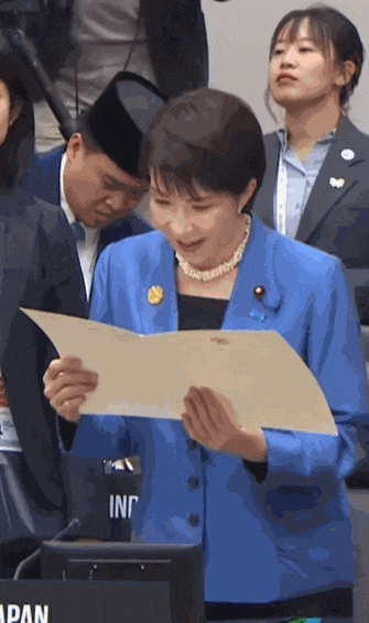 交际花高市早苗和其他领导人搂搂抱抱！日本人观点两极分化，有人要“守护高市的笑容”？（组图） - 4