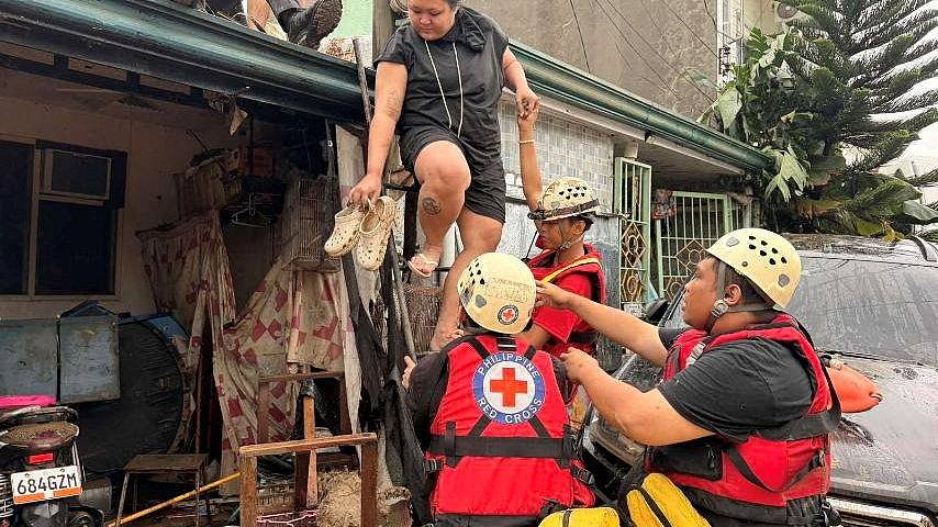 台风海鸥袭菲律宾增至46死，包括救灾军机坠毁6人罹难（视频/组图） - 1