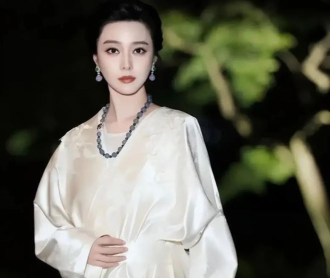 范冰冰丢国际影后的黑幕？刘诗诗独自带娃？郭碧婷向佐分居了？李明德抢马天宇角色？资源咖女星看不懂剧本？（组图） - 2