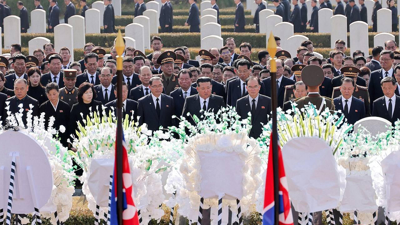 朝鲜“外交元老”金永南遗体告别仪式举行，金正恩亲迎灵柩送别（组图） - 1
