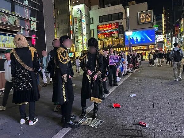 日网疯传中国游客为省酒店钱竟躺进储物柜里?日本网友疯狂吐槽,结果真相打脸(组图) - 25