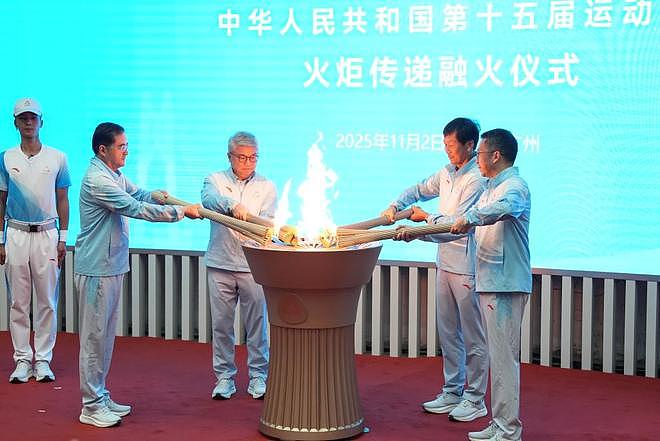 李嘉诚时代真的结束了！全运会四大家族去了三家，唯独缺了李家（组图） - 8