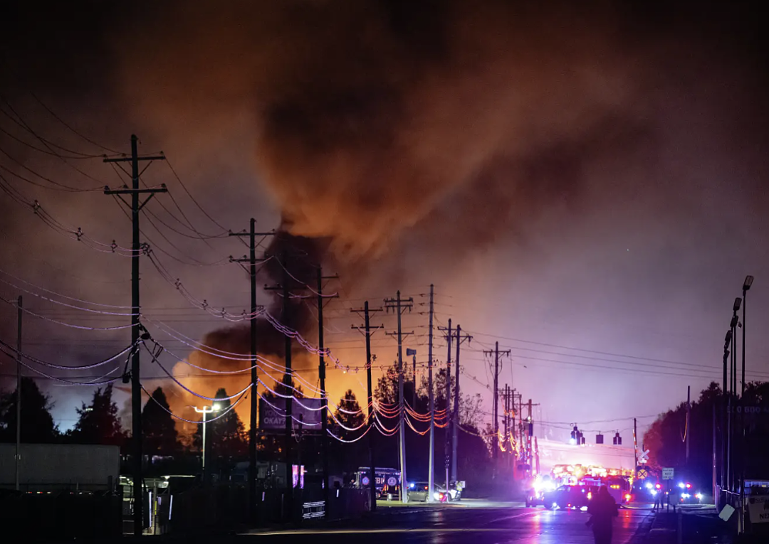 飞机坠地爆炸9死16失踪！引擎脱落地面秒变焚化炉，火球腾空 “天上下油雨“（视频/组图） - 5