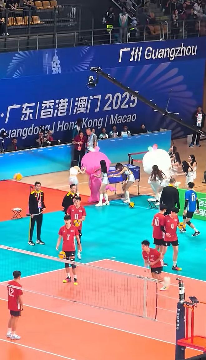 李嘉诚时代真的结束了！全运会四大家族去了三家，唯独缺了李家（组图） - 13