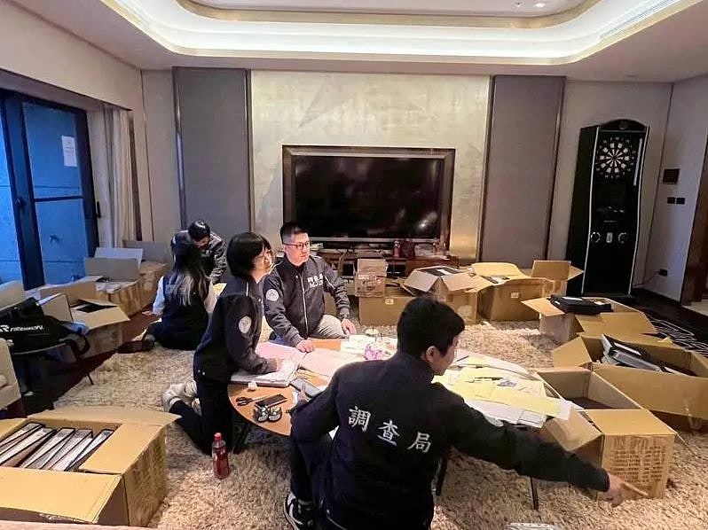 太子集团:在台负责人、美制裁2台女移送检方,性感特助灿笑惹议(组图) - 8