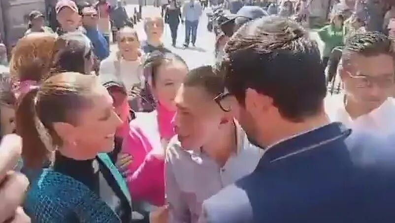 墨西哥女总统当街遭咸猪手,差点被亲?市长刚被枪击,总统又...啥安保啊?(视频/组图) - 4