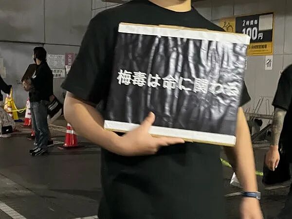 日网疯传中国游客为省酒店钱竟躺进储物柜里?日本网友疯狂吐槽,结果真相打脸(组图) - 26