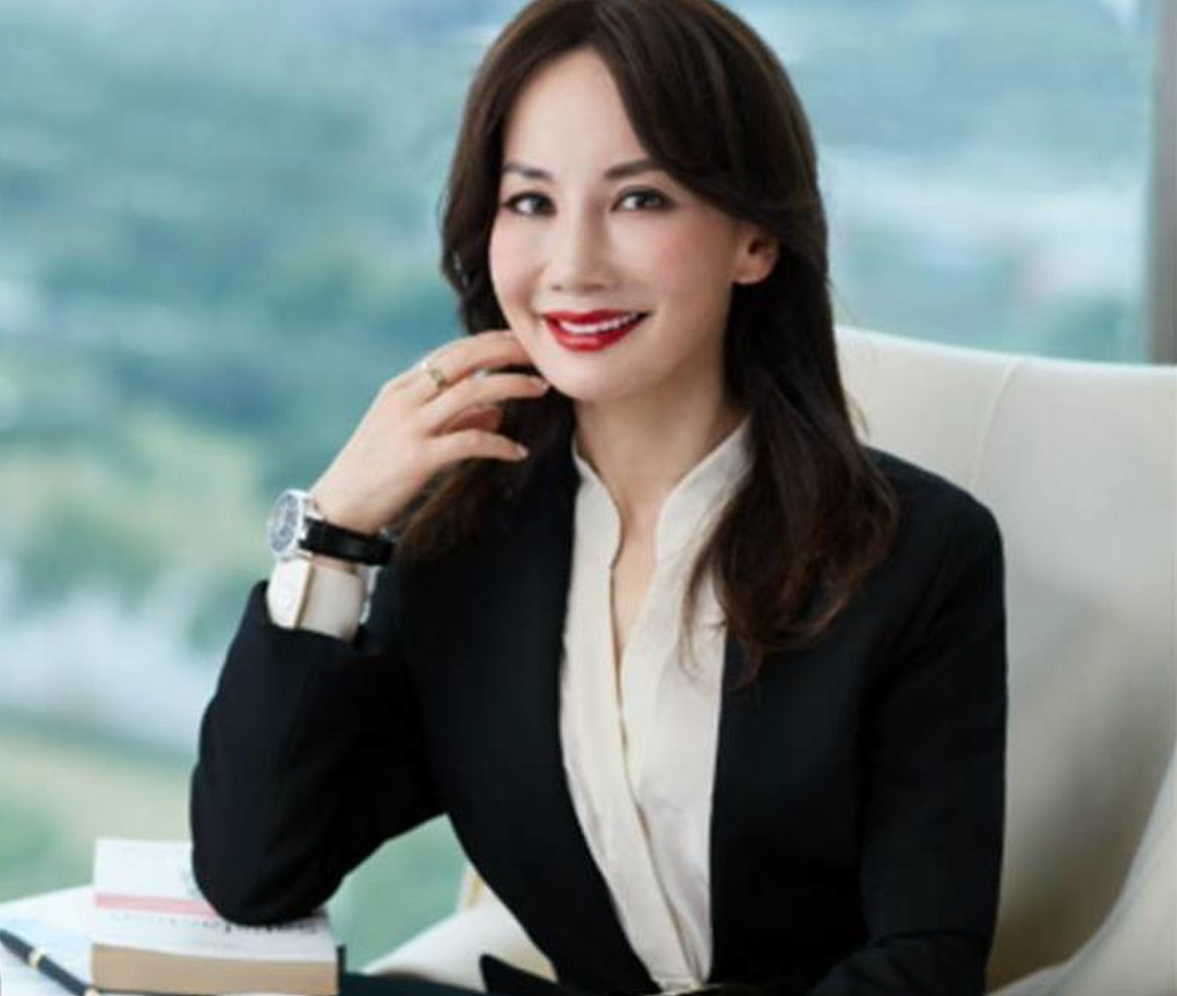 演讲时不停使用中英来回切换，又一位美女CEO大佬被群嘲（视频/组图） - 1