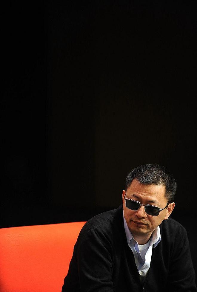 从文艺大师到人设崩塌？王家卫的bug不止如此，港圈大牌得罪个遍（组图） - 3