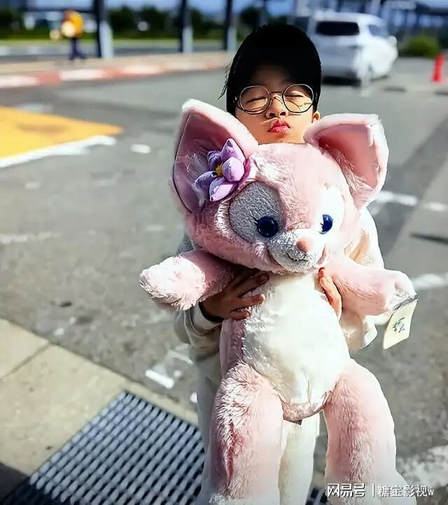 章子怡夺回女儿抚养权,汪峰付高额抚养费压力大,开演唱会走音翻车(组图) - 3