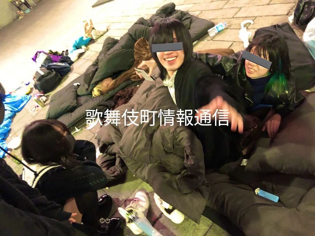 日网疯传中国游客为省酒店钱竟躺进储物柜里?日本网友疯狂吐槽,结果真相打脸(组图) - 15