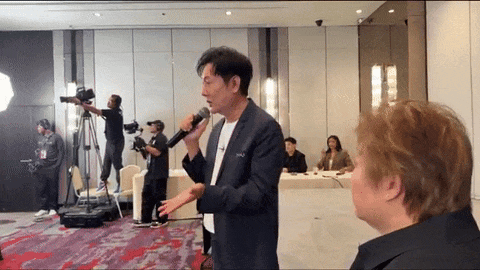 环球小姐选美惊变“翻桌”现场!评委开口骂她“笨蛋”的那一刻,全场佳丽站了起来...(视频/组图) - 2
