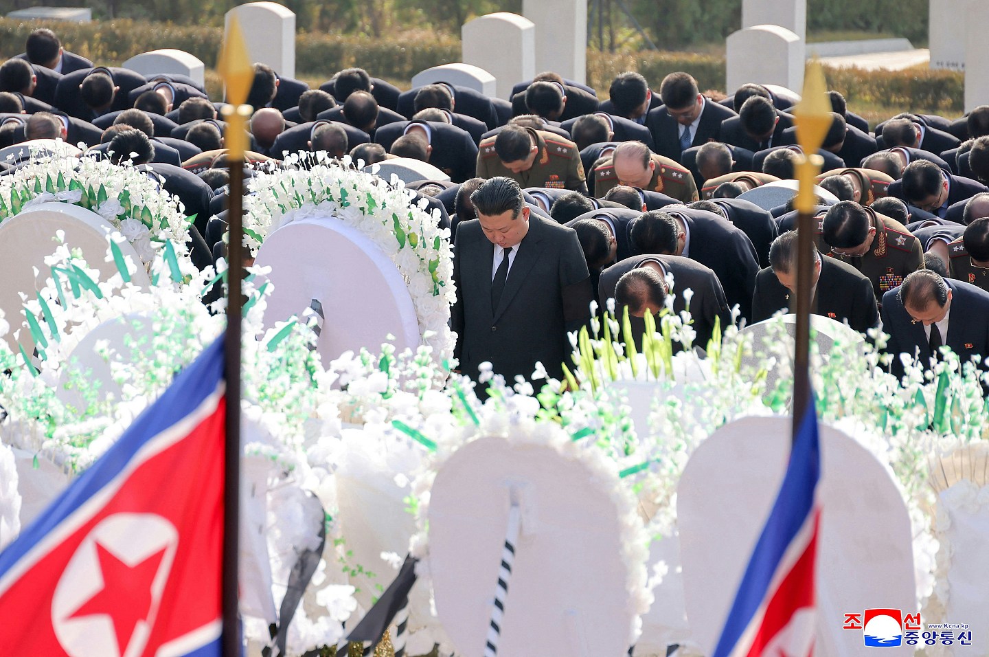 朝鲜“外交元老”金永南遗体告别仪式举行，金正恩亲迎灵柩送别（组图） - 2