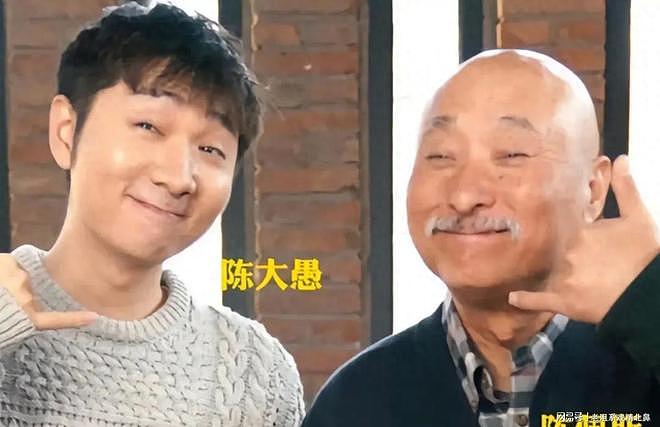 虎父无犬子，陈大愚再现陈佩斯吃面条名场面，陈老的眼神恍惚了（组图） - 1