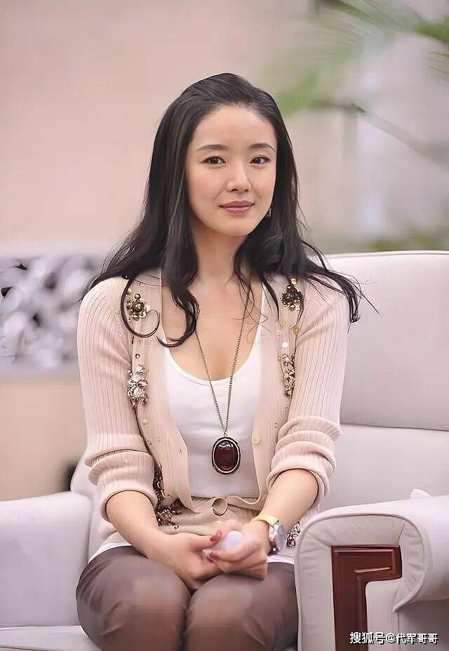 她曾被张艺谋力捧，成名后与富豪卷款61亿逃往国外（组图） - 15