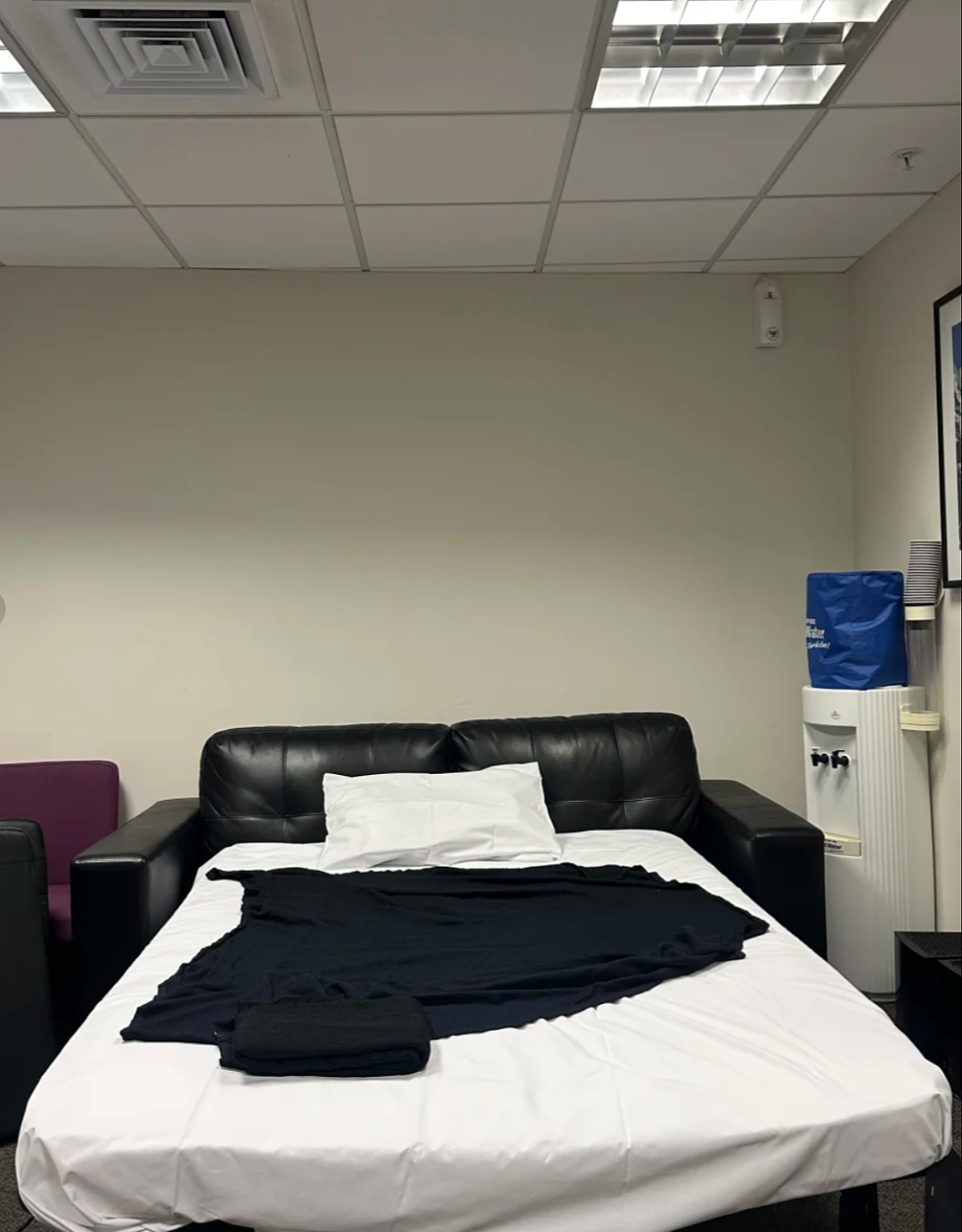 中国女生刚落地新西兰机场,就要被遣返!首次曝光小黑屋内部,“关了20多个小时”(组图) - 8