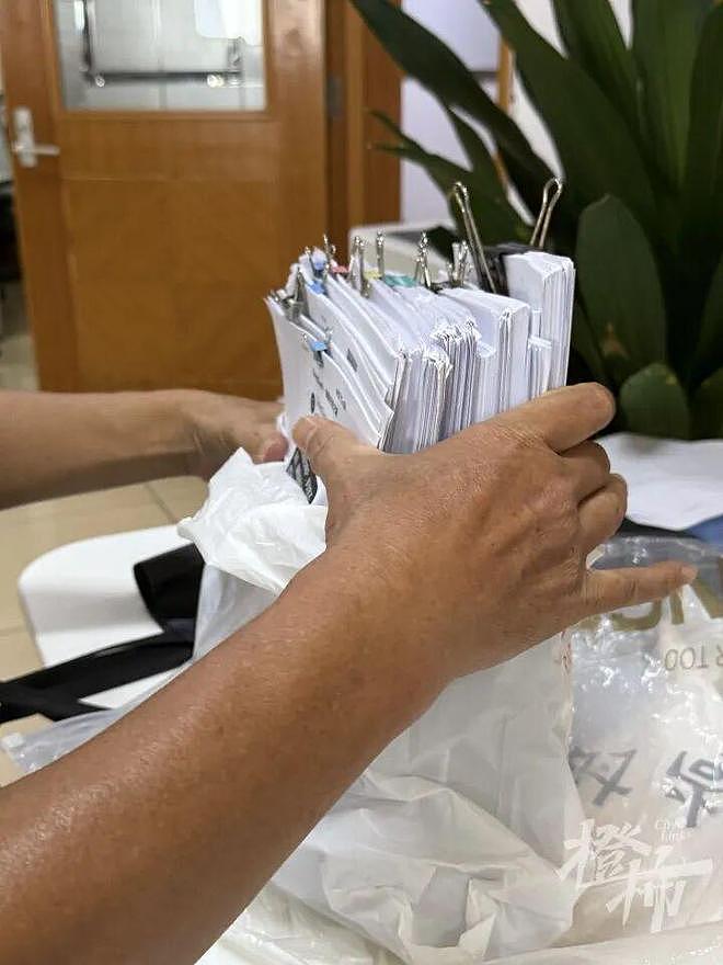 广东保安和AI对话6个月，打印50万字聊天记录要讨说法（组图） - 2