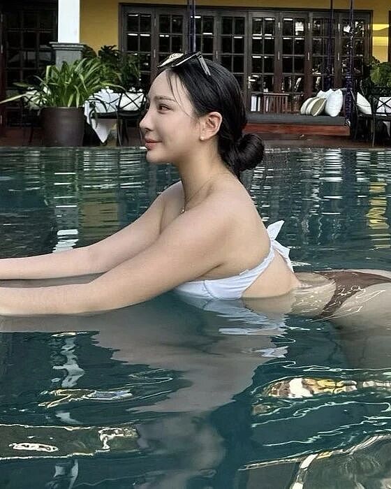 【美女】D杯美女性感泳装照流出，网友：这谁顶得住啊（组图） - 2