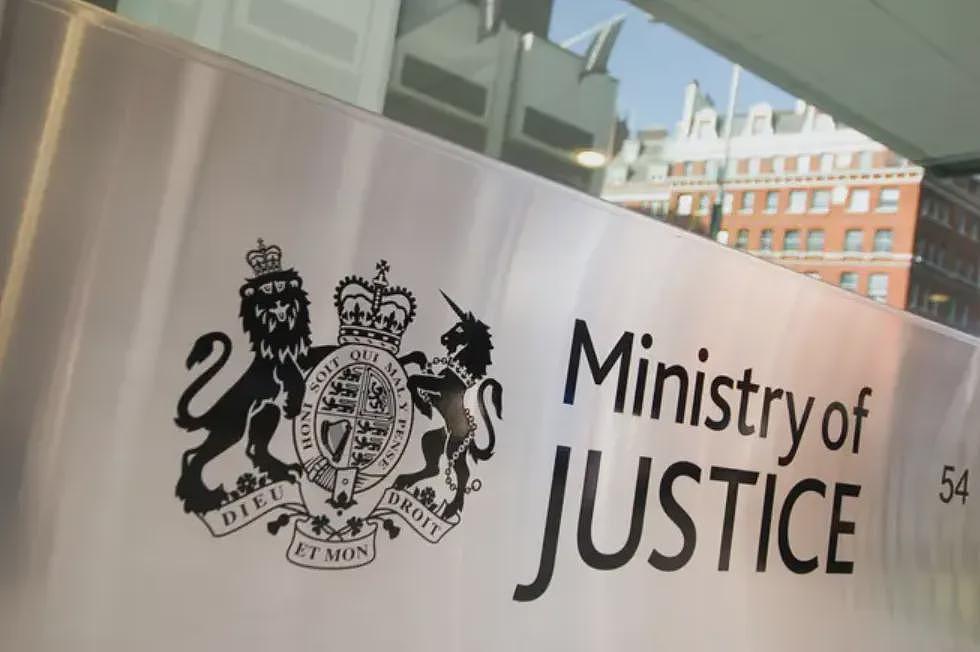 因祸得福？英国男子盗窃入狱，却阴错阳差白“捡”500万英镑！网友：这都是我们的钱啊...（组图） - 5