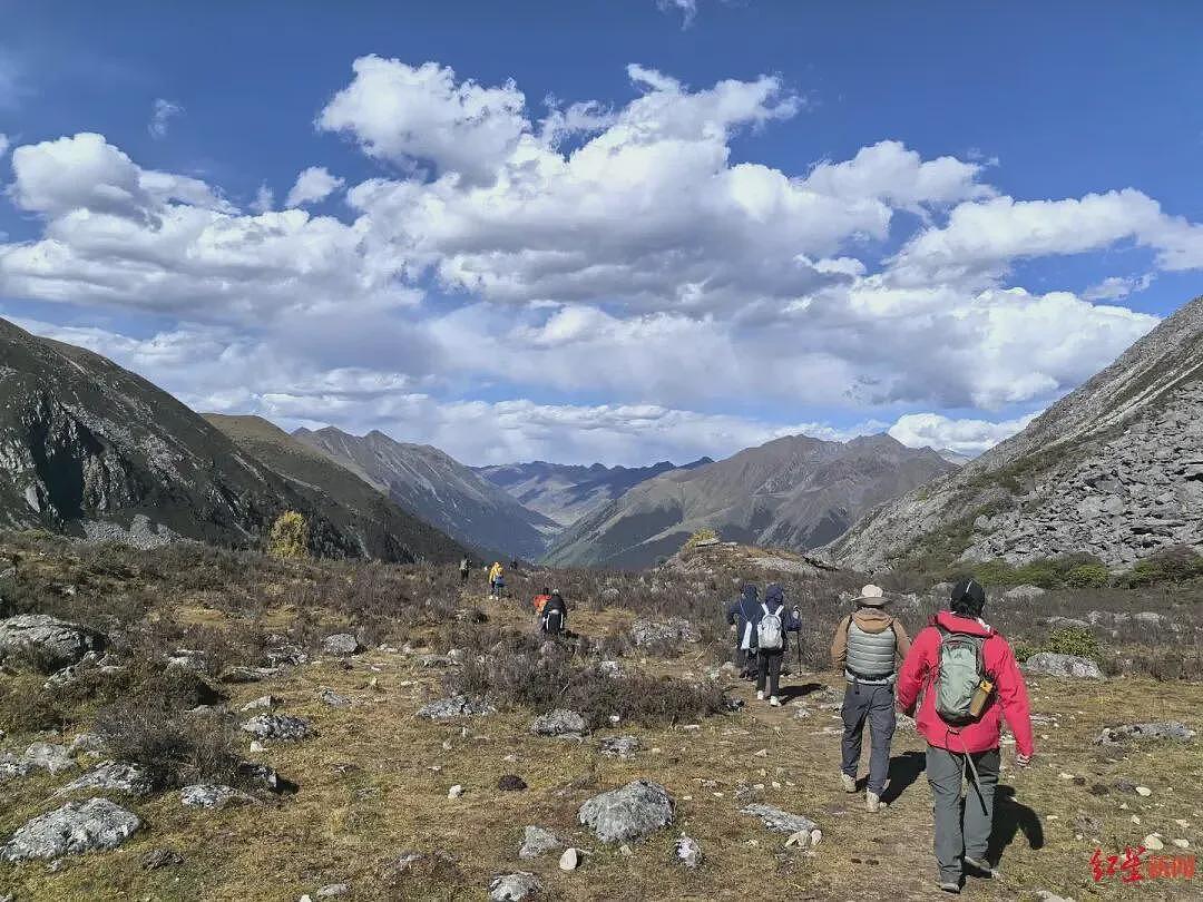 川西登山徒步乱象调查:山高路险,报警多是迷路(组图) - 1