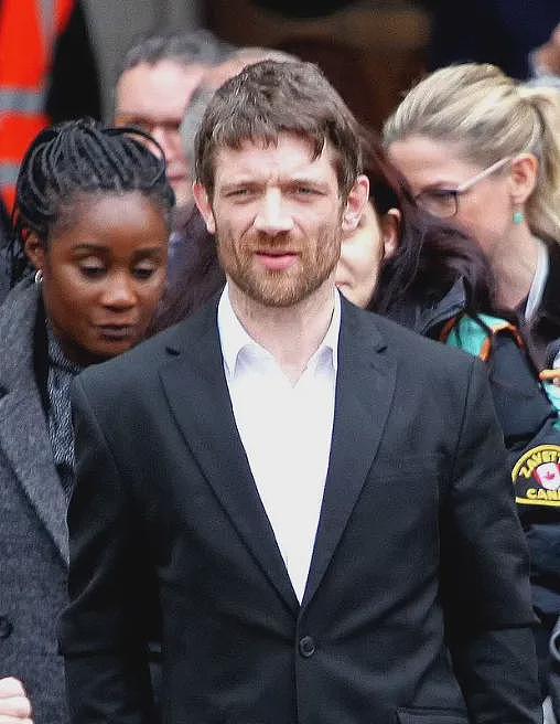 因祸得福？英国男子盗窃入狱，却阴错阳差白“捡”500万英镑！网友：这都是我们的钱啊...（组图） - 6