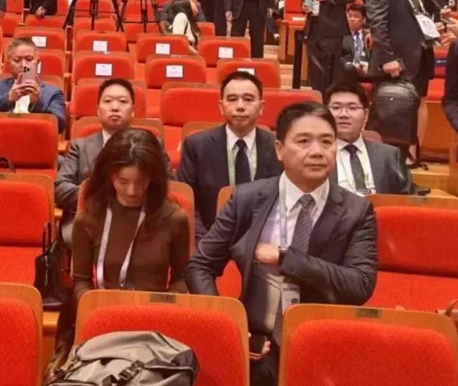 刘强东发朋友圈大翻车,被嘲商界吴京(组图) - 16