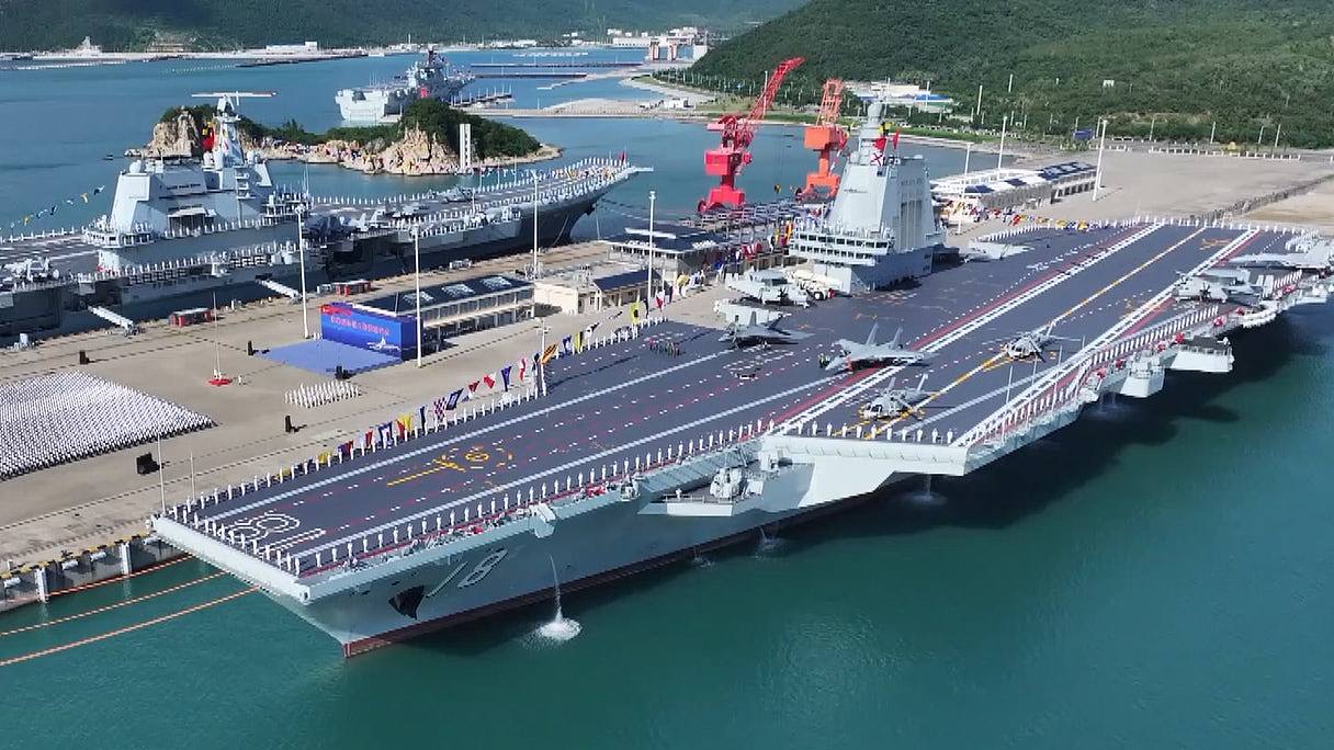 福建舰在海南三亚入列,习近平登舰视察,中国正式进入三航母时代(组图) - 1