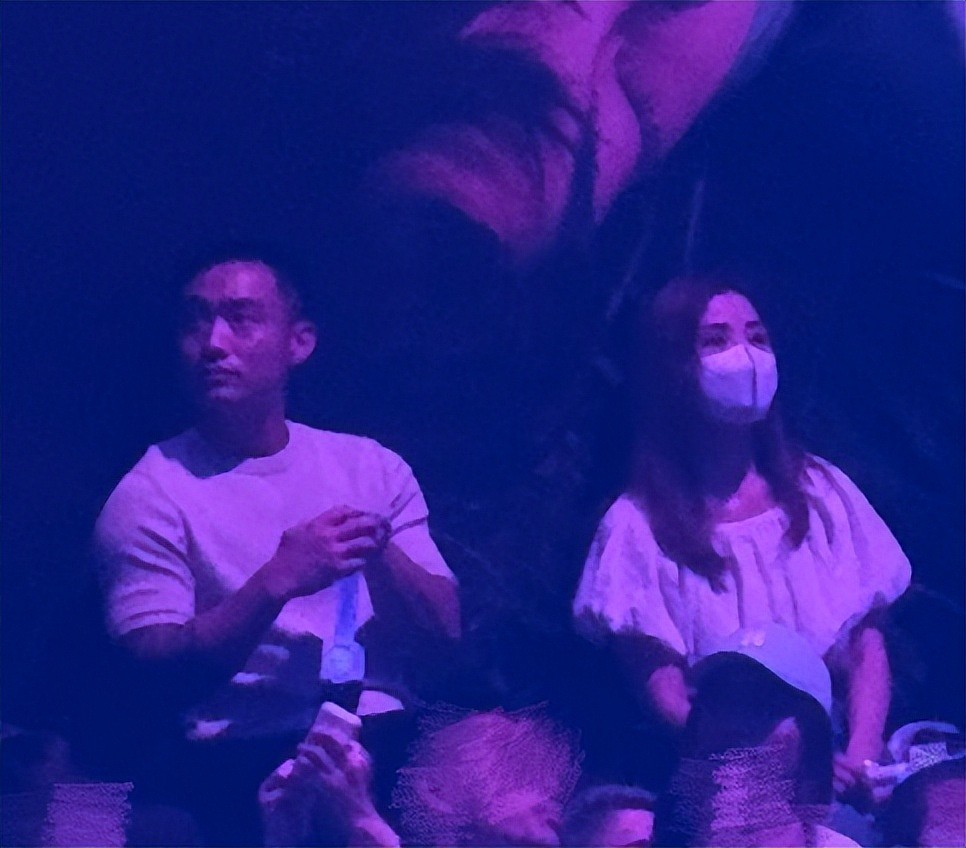 港媒曝43岁阿Sa新恋情,与小10岁私教交往数月,两人疑晒猫咪官宣(组图) - 3