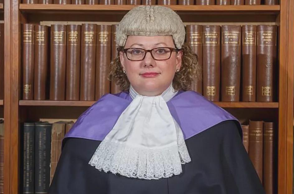 因祸得福？英国男子盗窃入狱，却阴错阳差白“捡”500万英镑！网友：这都是我们的钱啊...（组图） - 17