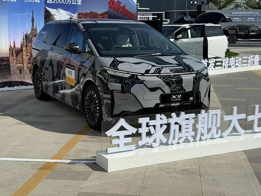 人形机器人里藏真人?何小鹏哽咽再辟谣:大家不敢信它来自中国公司!剪开覆盖件后露出机械件……(视频/组图) - 5