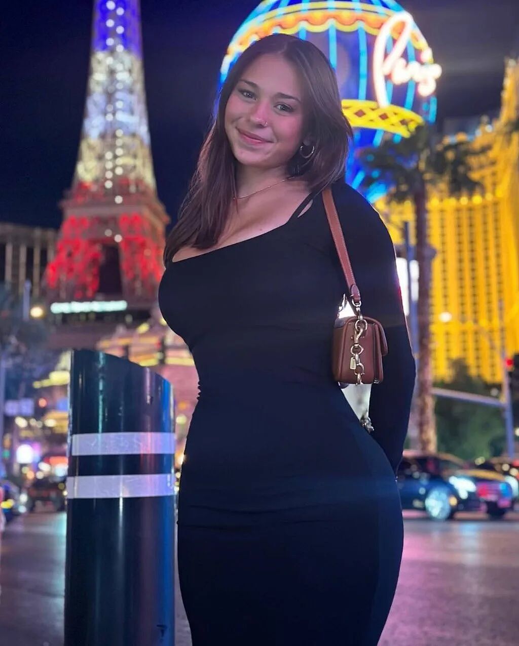 21岁美国妹子下海拍片两年赚六亿，如今做慈善却被网友骂“钱不干净“？！（组图） - 17