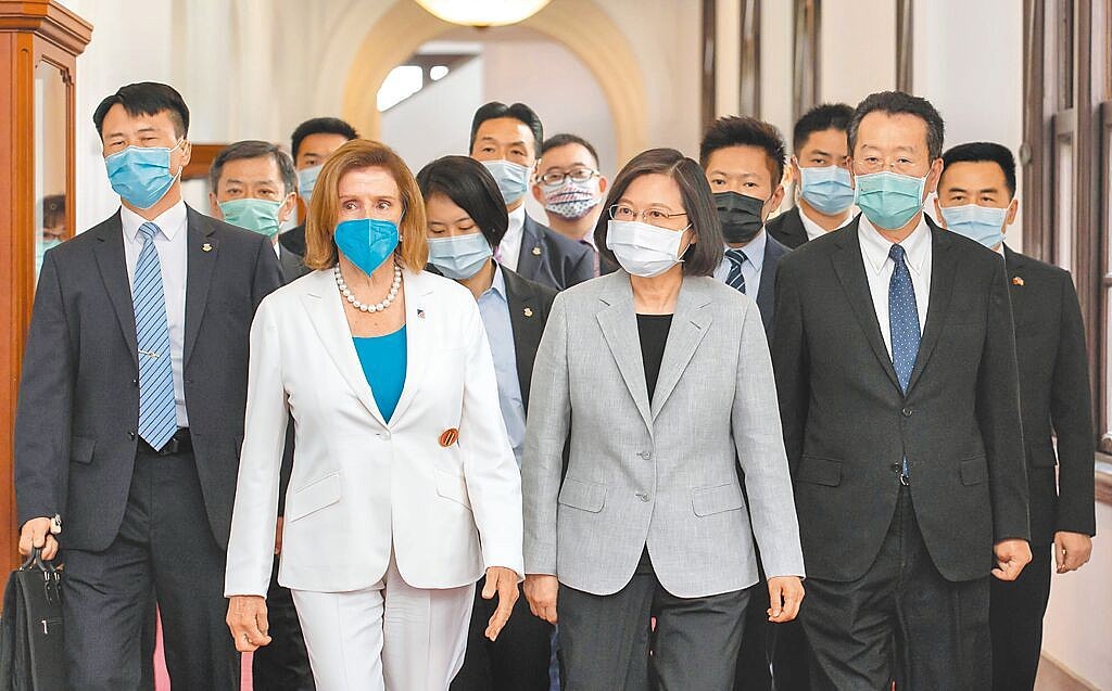 佩洛西官宣退休时间，2026年不竞选寻求连任美国国会议员，曾旋风访台，撕特朗普讲稿震惊天下（视频/组图） - 4