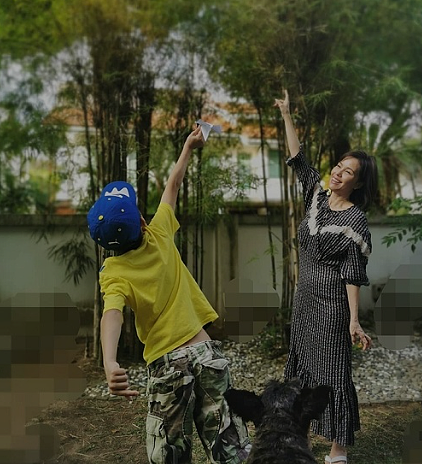 55岁拼第四胎？插足好友婚姻被当众骂不要脸，下嫁普男7年才办婚礼，连拼三胎得男接着生？（组图） - 22
