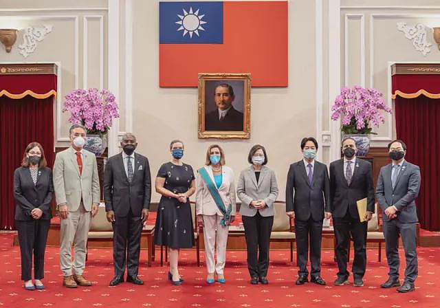 美国前众议长佩洛西宣布后年退休:美媒称“时代终结”特朗普批其为“国家负担”(组图) - 3