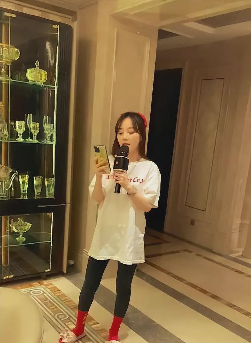 贾乃亮新助播太像李小璐？网友看不下去了，评论区彻底沦陷（组图） - 21