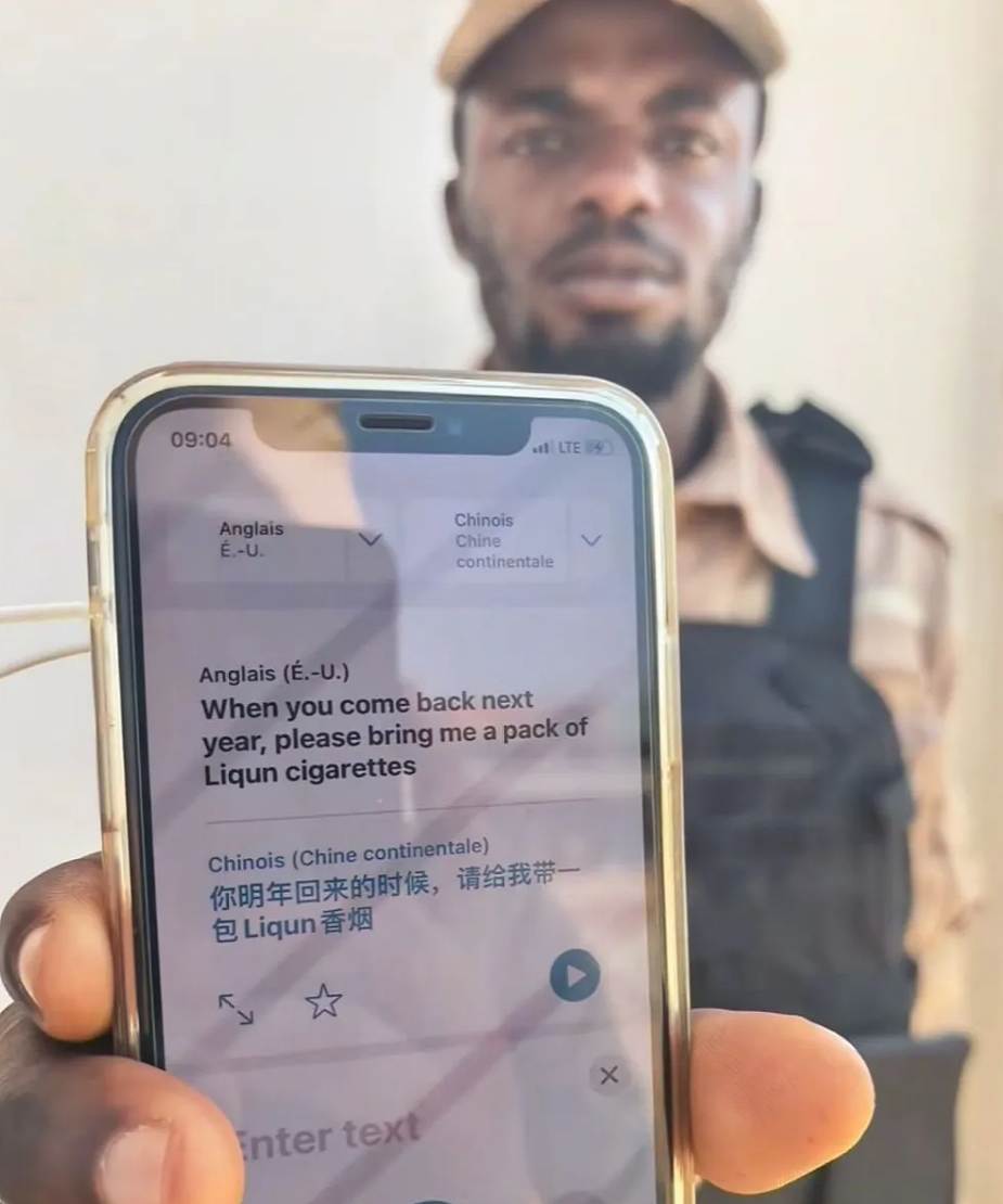 抽中国烟，喝中国酒，老外沉迷“中式街头”（组图） - 10