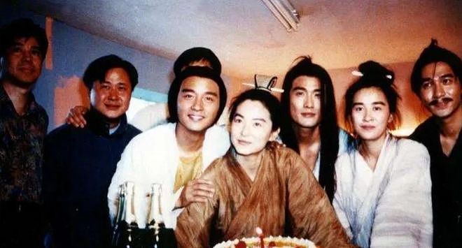 王家卫持续被扒！当年《东邪西毒》30人嫖娼被抓，事后推锅临时工（组图） - 5