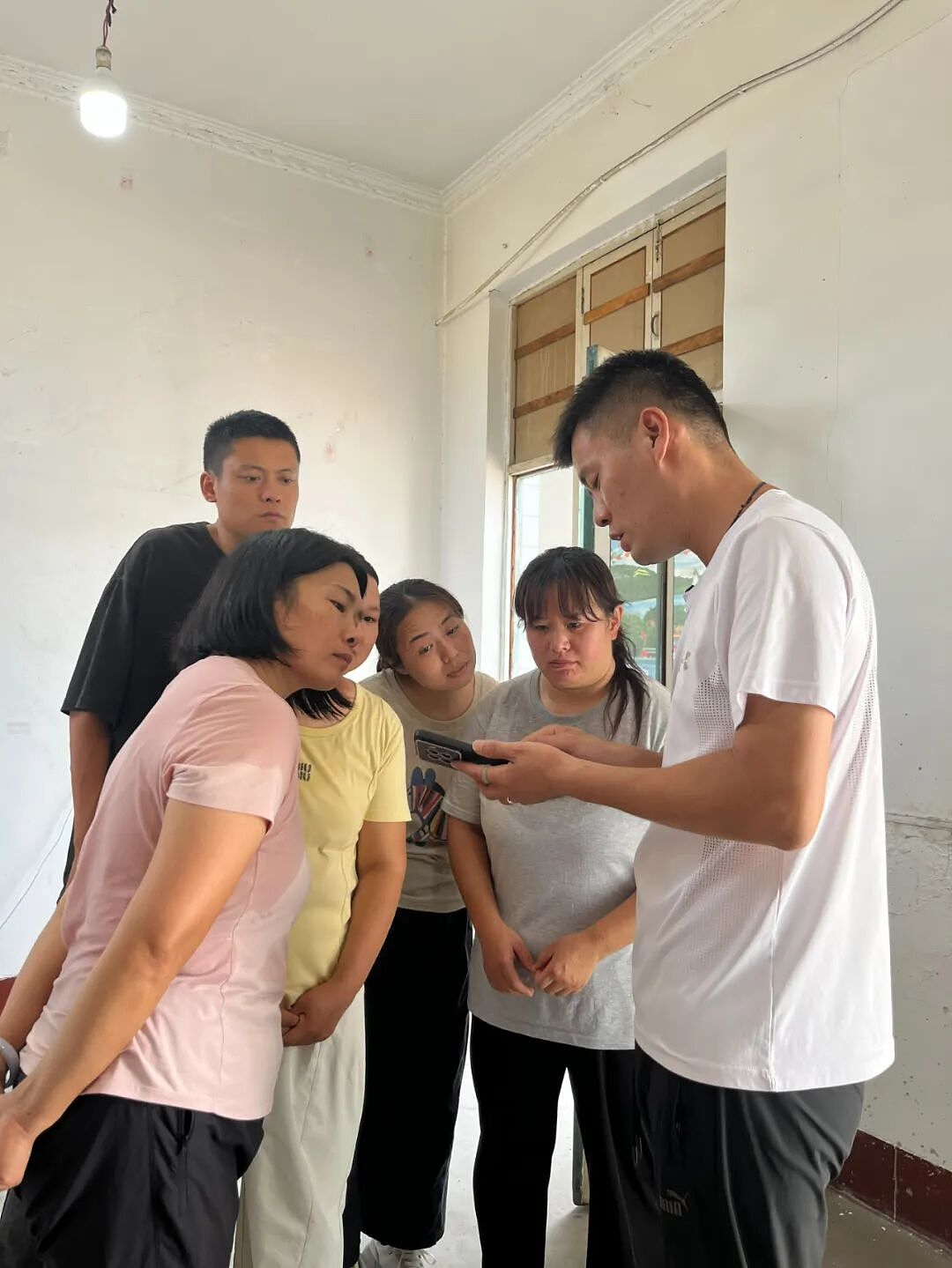 深夜直播间,跳舞自救的妈妈们(组图) - 21