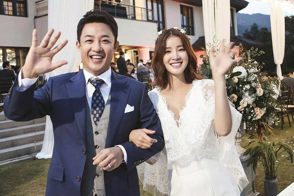 韩性感金刚芭比官宣2胎!“去前夫留子”用冷冻胚胎生女,孕前体脂8%,曾背长子爬喜马拉雅山(组图) - 12