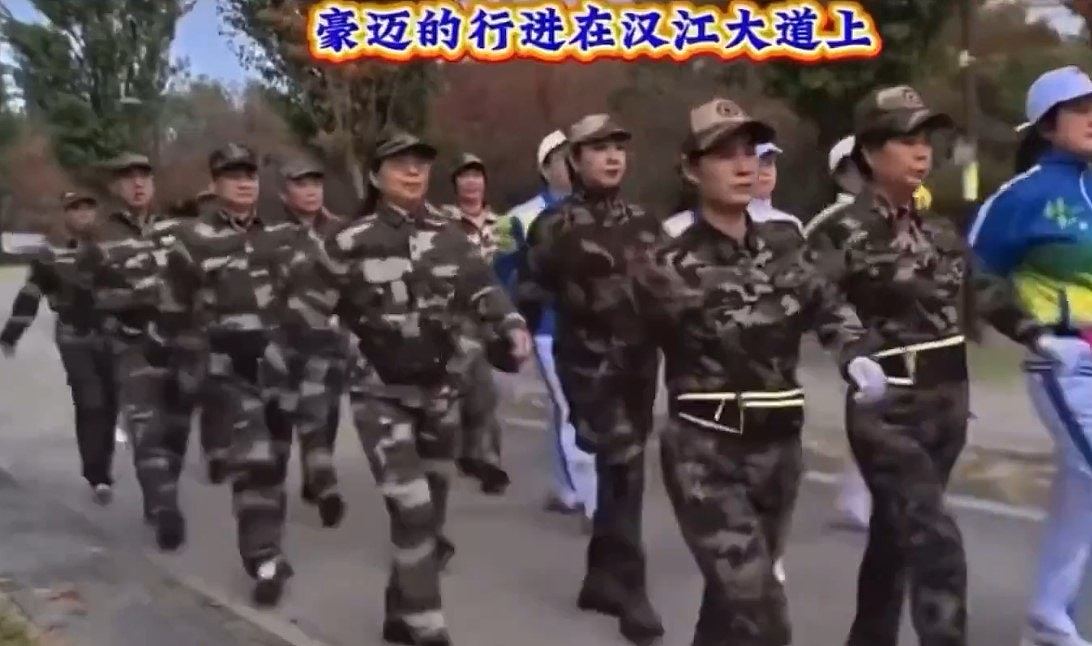 中国人首尔步操影片热传掀行军争议,韩媒:健行活动(组图) - 1